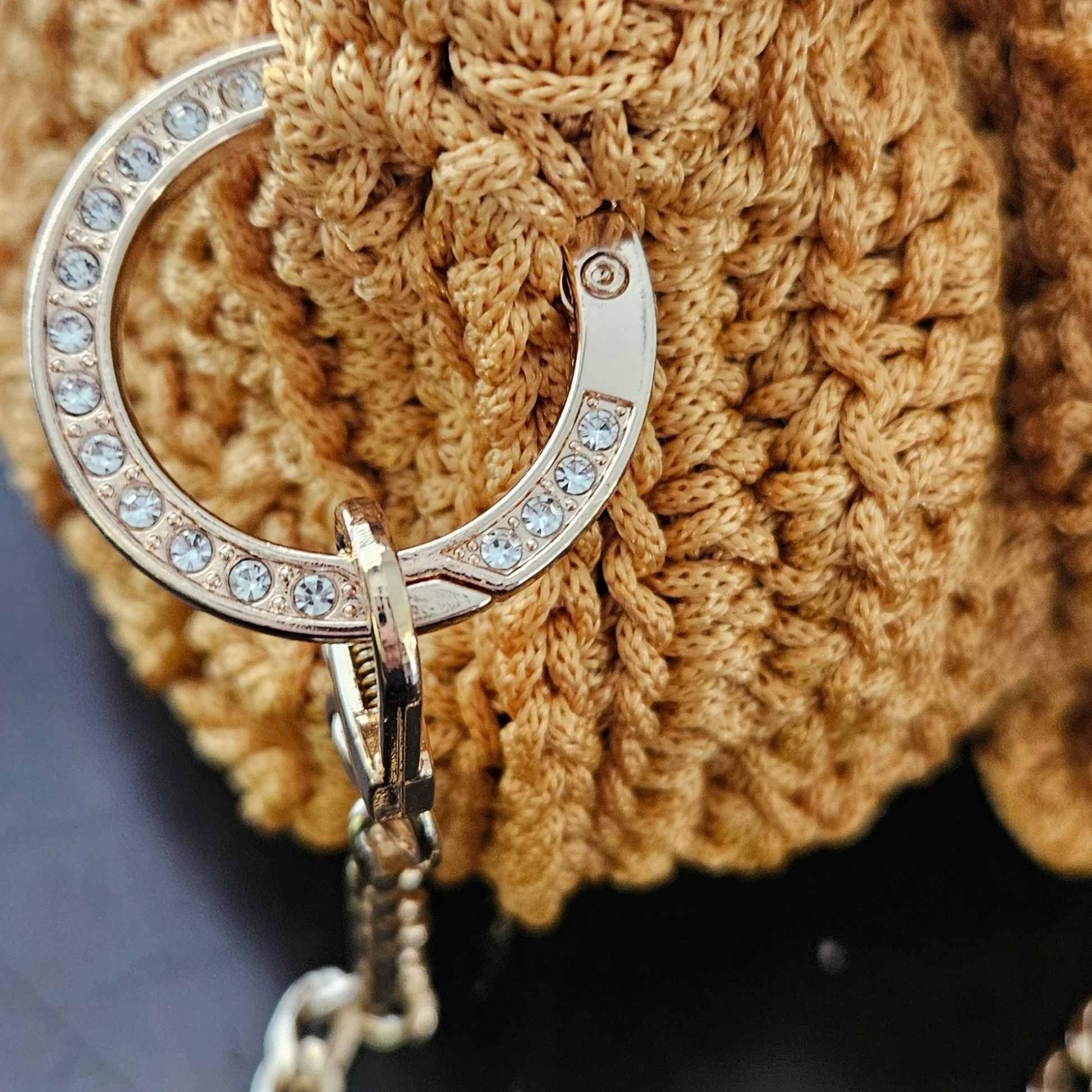 Gold Rosa Bloom Macramé Crossbody in lush green – handmade floral macramé bag with gold chain, lightweight and elegant for summer style.