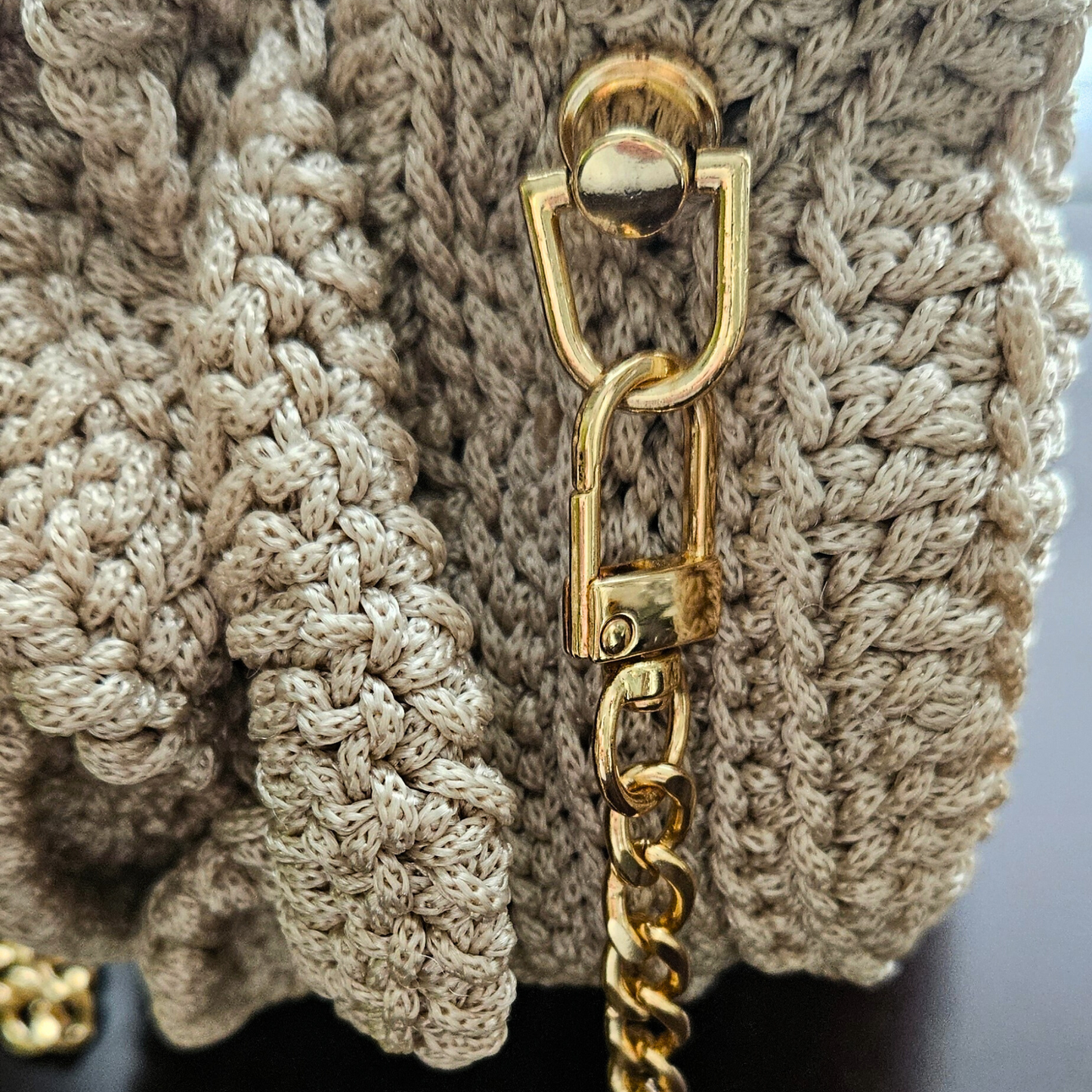 Petite Latte Rosa Bloom D shape keychain