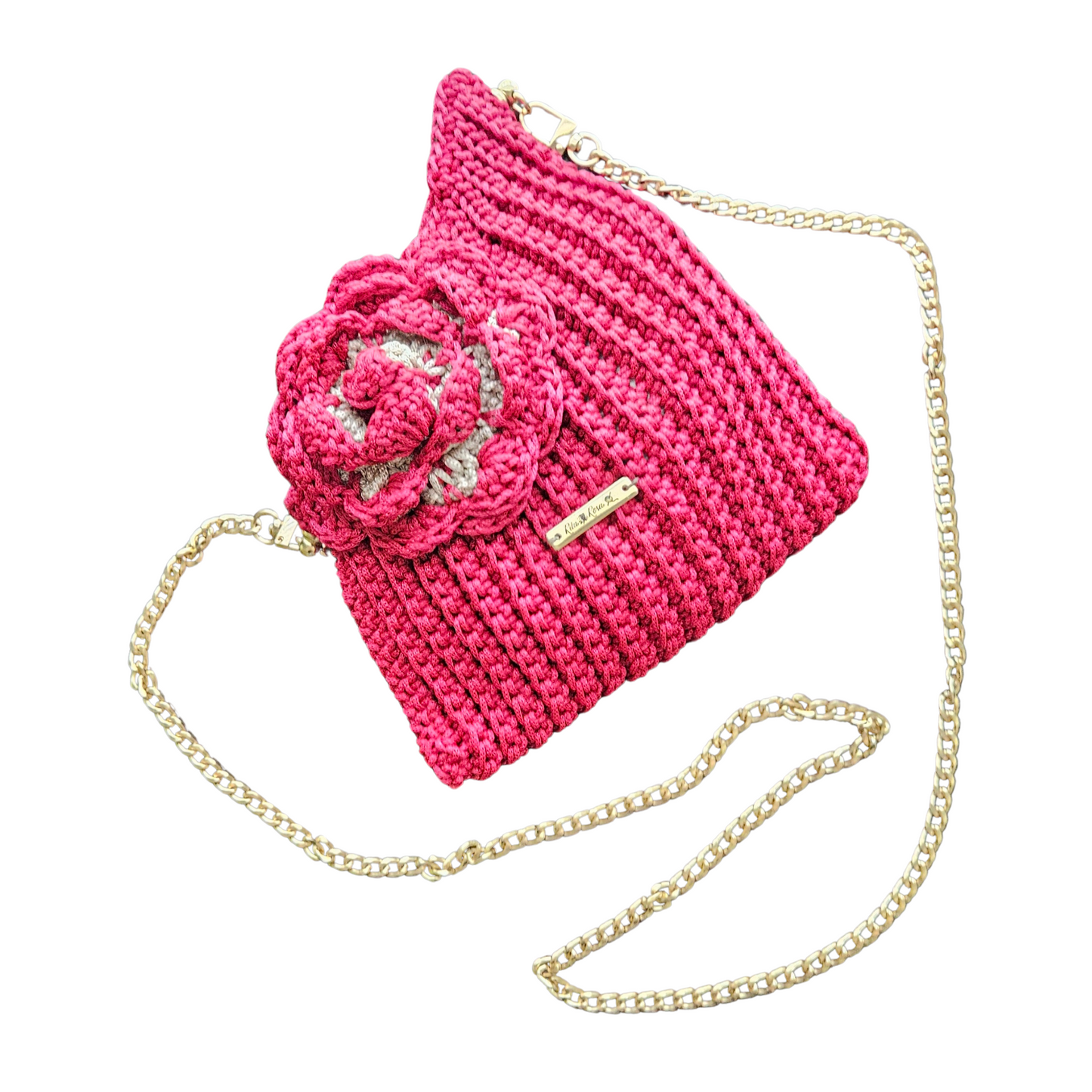 Gold crossbody chain on Pink Flora Bloom Crochet Bag – elegant hands-free design, versatile for day-to-night wear, premium metal chain strap.