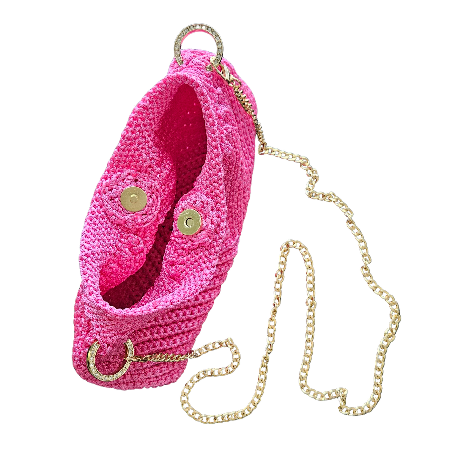 Gold magnetic clasp detail on Pink Modern Macrame Crossbody – stylish and secure closure to protect your essentials.